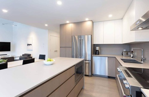 Blackcomb House | Shared Hot tub, Shuttle to Skiing & Village, Views
