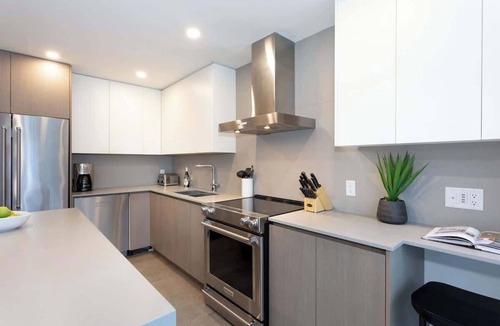 Blackcomb House | Shared Hot tub, Shuttle to Skiing & Village, Views