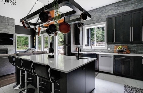 Shawnigan Lake House | Shawnigan Lake Retreat with Theatre