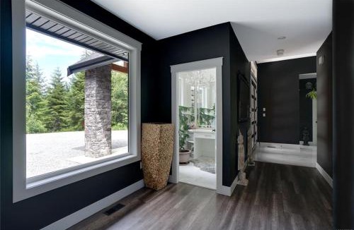 Shawnigan Lake House | Shawnigan Lake Retreat with Theatre