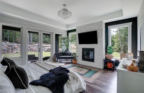 Shawnigan Lake House | Shawnigan Lake Retreat with Theatre
