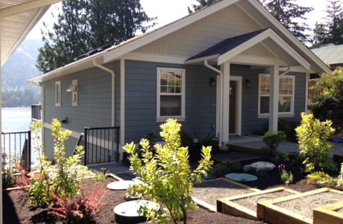 Shawnigan Lake House | SHAWNIGAN LAKE WATERFRONT HOME WITH PRIVATE DOCK