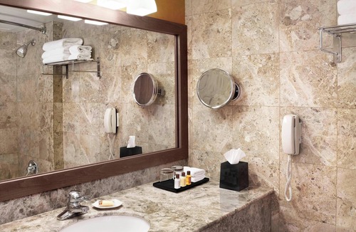 Laval Hotel | Sheraton Laval Hotel