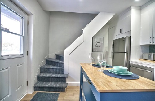 Sherbrooke Apartment | Sherby LUX: Central, Parking, Renovated, Sleeps 6