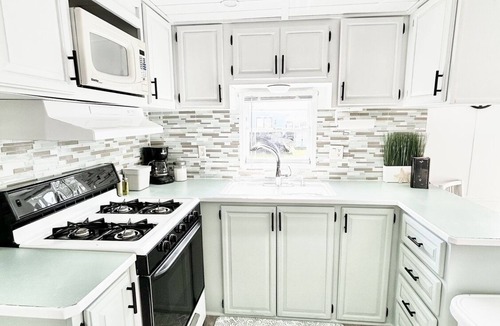 Sherkston Cottage | Sherkston Shores Cottage nPet-friendly!