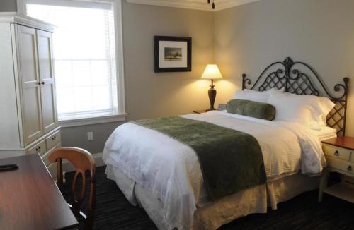 Port Carling Hotel | Sherwood Inn