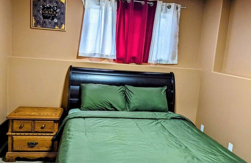 Northeast Edmonton House | 𝐬𝐡𝐢𝐧𝐲 𝐰𝐚𝐥𝐤𝐨𝐮𝐭 2 bed room 𝐬𝐮𝐢𝐭e (pet friendly)