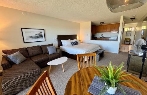 Regional District of Nanaimo Apartment | Shorewater Resort Beachfront King Bed Studio