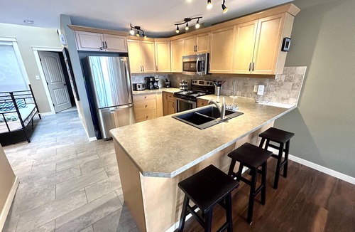Scotch Creek House | Shuswap Lakeside Retreat - Waterfront - Shuswap Vacations and Sledding Accommodation