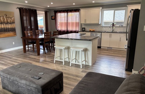 Canoe House | Shuswap SerenitynShuswap Lake, Canoe B.C.
