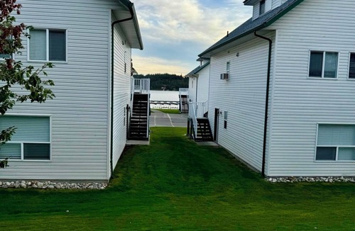 Sicamous House | Sicamous Townhouse With Boat Slip. Welcome to the Lake!