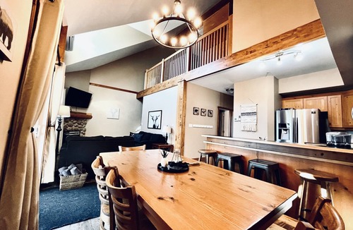 East Kootenay Condo | 🖤Side by Side Ski in/out condos, 6 beds, 6 pullouts, 6 baths, two hottubs, AC 🖤