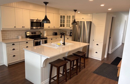 The Blue Mountains Ski Chalet | Sierra Peaks- Walk to Blue Mtn Village, Sleeps 8