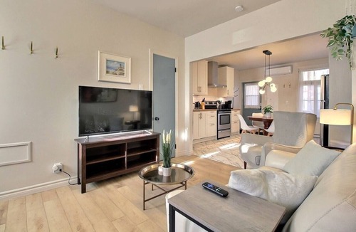 Sainte-Foy-Sillery-Cap-Rouge Apartment | Sillons de Maguire chic renovated apartment with parking
