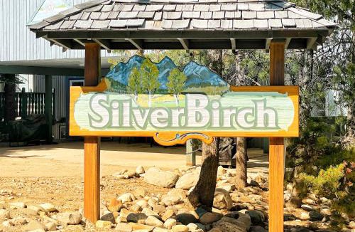 East Kootenay Apartment | Silver Birch by StayIn