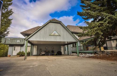 East Kootenay Apartment | Silver Birch by StayIn