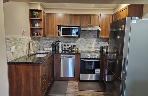 Silverado House | Simple and awesome basement accommodation for a lasting memory