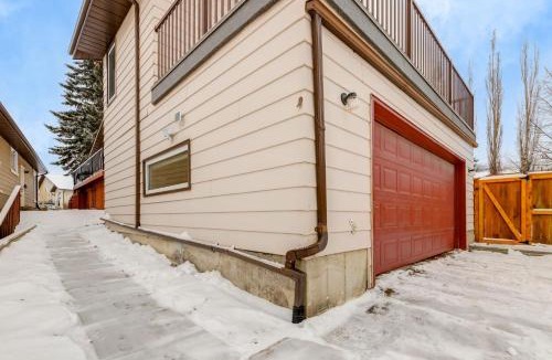 Northwest Calgary Apartment | Simplistic 2BR Suite near Nose Hill & Airport