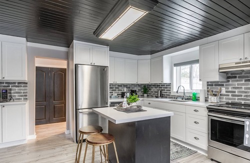 Watertown Apartment | Simply Comfort. Stylish Hamilton House 3Br HOT TUB