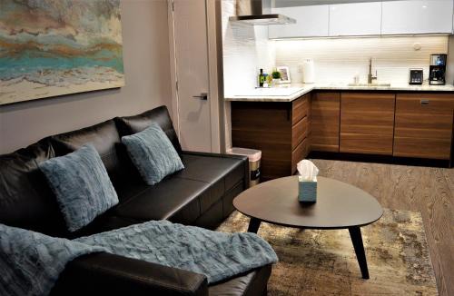 Ottawa Division Apartment | Simply Luxury Stays