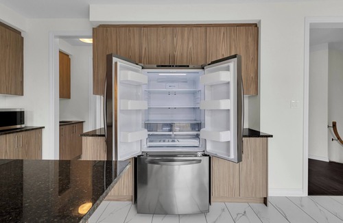 Cobourg House | Single Detached Home $500 for 12 Guests 3 Parkings
