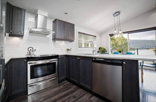 Port Renfrew House | Sitka House, A Modern Ocean Front Oasis