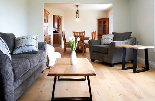 Colchester House | Situated Between 2 Wineries In The Heart of Wine Country. Minutes From The Beach