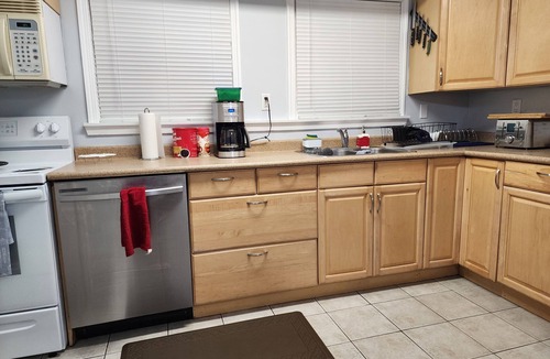 Saanich East House | Six bedroom house near UVic.