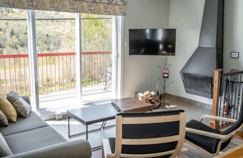 Notre-Dame-Auxiliatrice-de-Buckland Apartment | Ski Condo - Mont du Midi 56