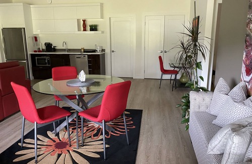 Black Mountain Bed & Breakfast | Ski, golf, hike, cycle, boating. Private patio, mountain and golf course views.