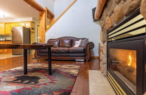 East Kootenay Condo | Ski In & 15 Minute Walk to the Lifts. Hot Tub. A/C. Pet Friendly