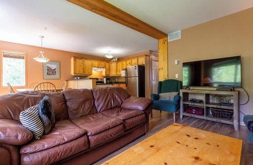 East Kootenay Condo | Ski In and 15 Minute Walk to the Lift | Private Hot Tub
