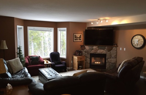 Big White Ski Resort Condo | Ski In/Out 2 Bed 1 Bath Slopeside