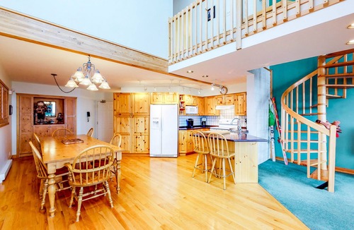 Snow Pine Estates House | Ski-in/out chalet with gorgeous mountain views & hot tub