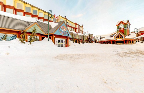 Snow Pine Estates House | Ski-in/out chalet with gorgeous mountain views & hot tub