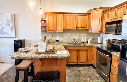 East Kootenay Condo | Ski-In/Out Mountain Escape with Hot Tub