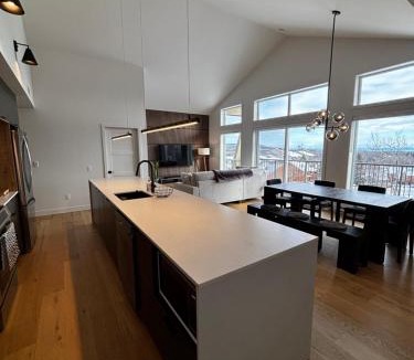 Beaupre Apartment | Ski-in Penthouse Condo MSA