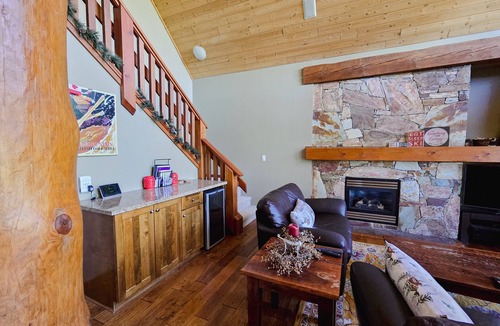 Rossland Apartment | Ski In, Ski Out Awesomeness!