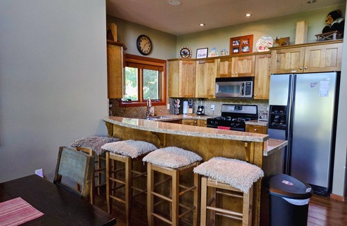 Rossland Apartment | Ski In, Ski Out Awesomeness!
