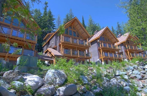 Rossland Apartment | Ski In, Ski Out Awesomeness!