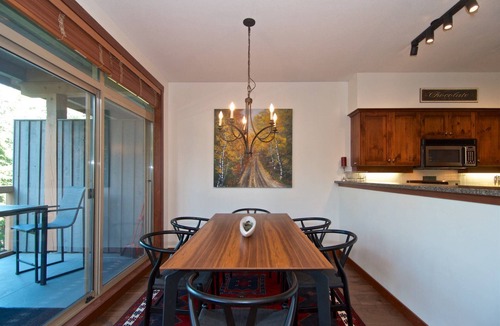 Nordic Estates House | SKI IN/SKI OUT Beautiful Family Townhome. Newly renovated, Free parking, one level unit,
