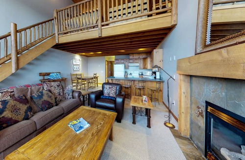 Snow Pine Estates Apartment | Ski-in/ski-out home w/private hot tub, dog-friendly attitude, & beautiful views