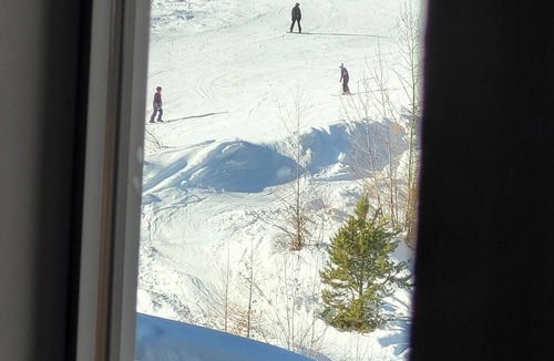 East Kootenay Condo | Ski in / Ski out. Hot tub, heated pool and Gym. Golf, Hiking Or work and play