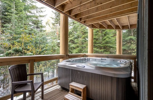 Nordic Estates Apartment | Ski in/Ski out | Private hot tub | BBQ | Parking