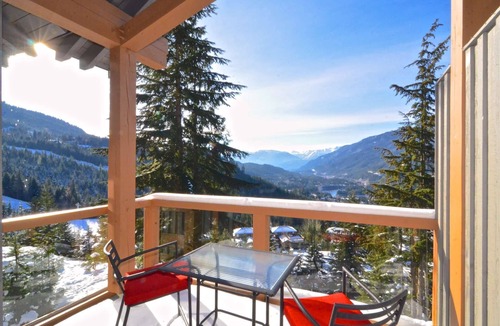 Nordic Estates House | Ski in/Ski out with Spectacular views! Stunning Family Townhome.