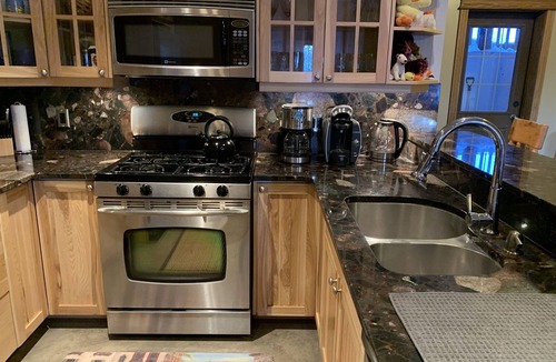 East Kootenay Ski Chalet | Ski Right to your Doorstep | True Ski In/Out | Swim Spa & Steam Room