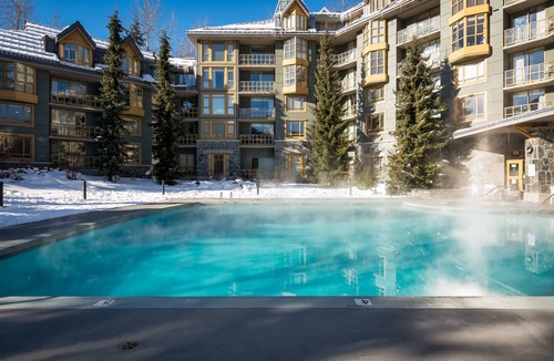 Village North Apartment | Skier's dream studio with pool, hot tubs, gym & saunas - walk to lifts