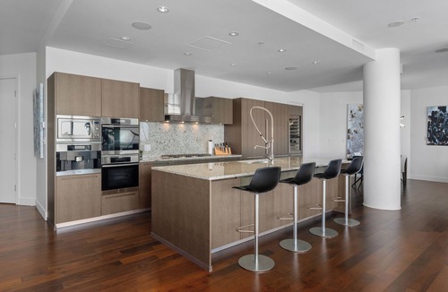 Coal Harbour Condo | Sky OasisnThe most luxurious space and the best views of the City.