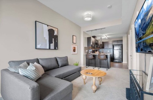 Victoria Park Condo | Skyline Views| Walk to Saddledome | AC| UG Parking