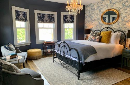 Queens Square Hotel | Slaymaker & Nichols Gastro House & Inn